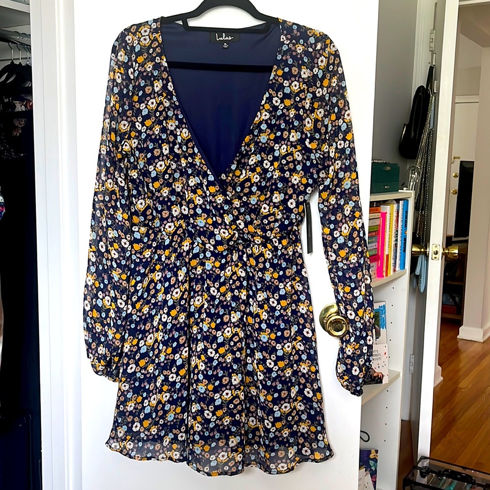 Lulus long sleeve v neck wrap dress floral never worn new